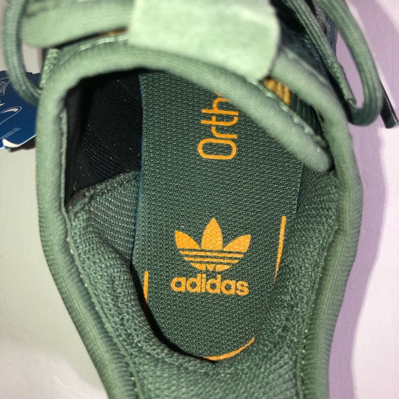 Adidas toddler snickers. - Picture 5 of 6